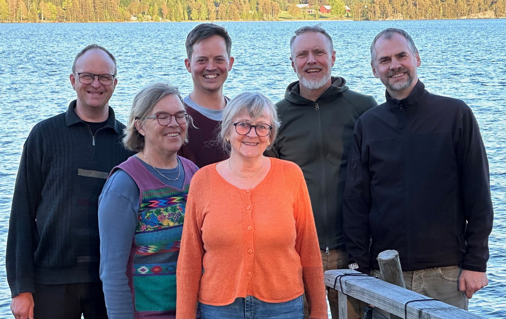Bild på styrelsemedlemmar Styrelsen 2025. Bild tagen hemma hos Kerstin efter ett möte.